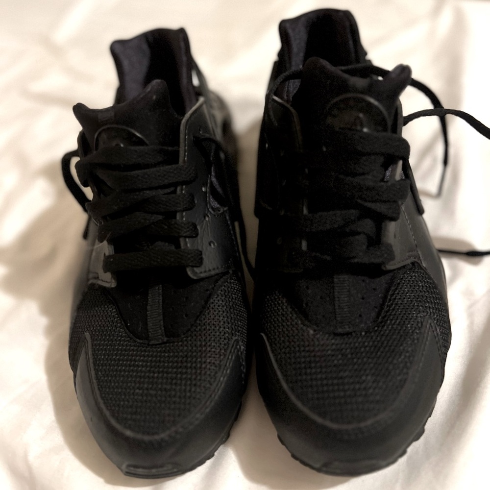 Nike Air Huarache Run
Triple Black (GS) 7Y